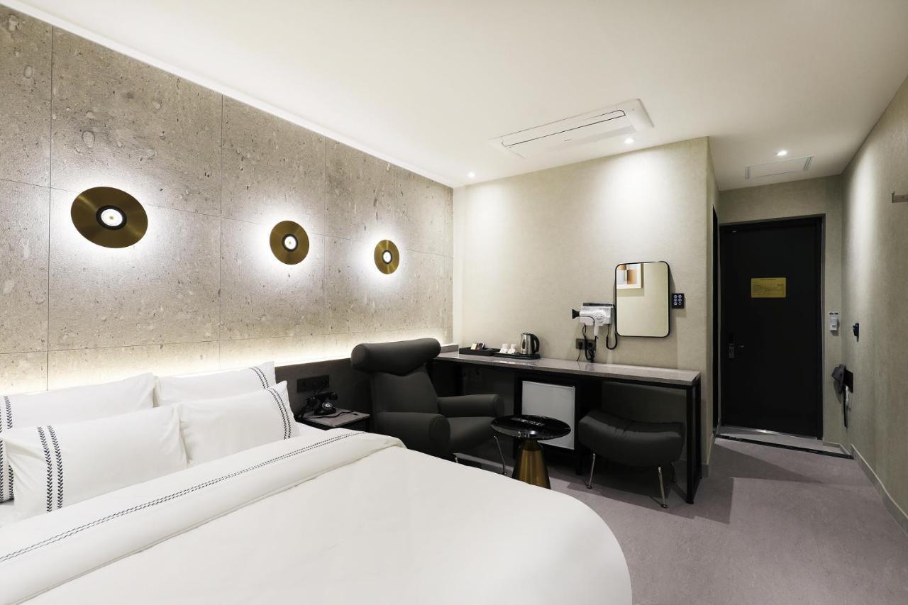 Mari Hotel Chungju Exterior photo